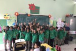Kids Dominicaanse Republiek enorm blij met t'shirts uit Holland