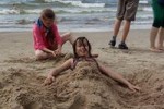 Kids Litouwen genieten van een dagje strand